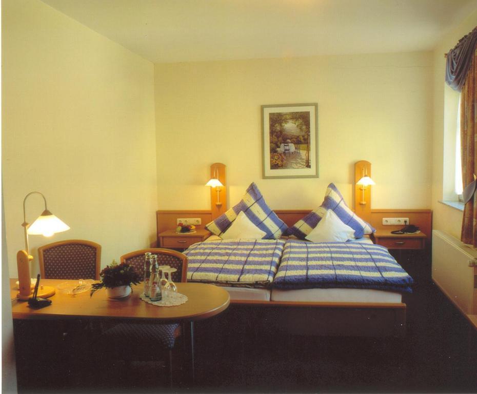 Hotel Zur Krone Birresborn Стая снимка