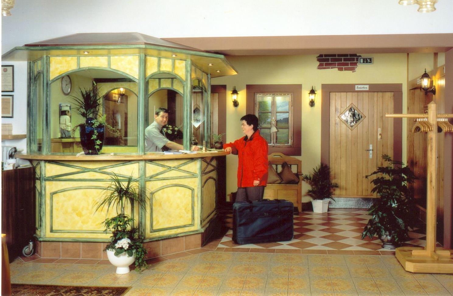Hotel Zur Krone Birresborn Екстериор снимка